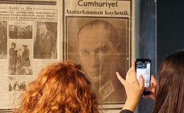 Atatürk’ün Ardında